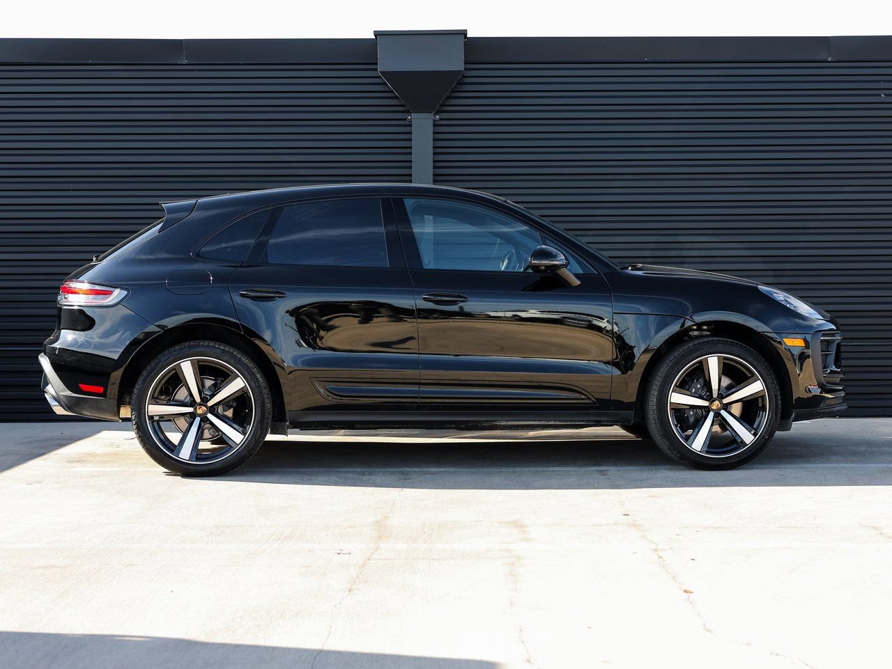 Certified 2026 Porsche Macan AWD/4WD image 8