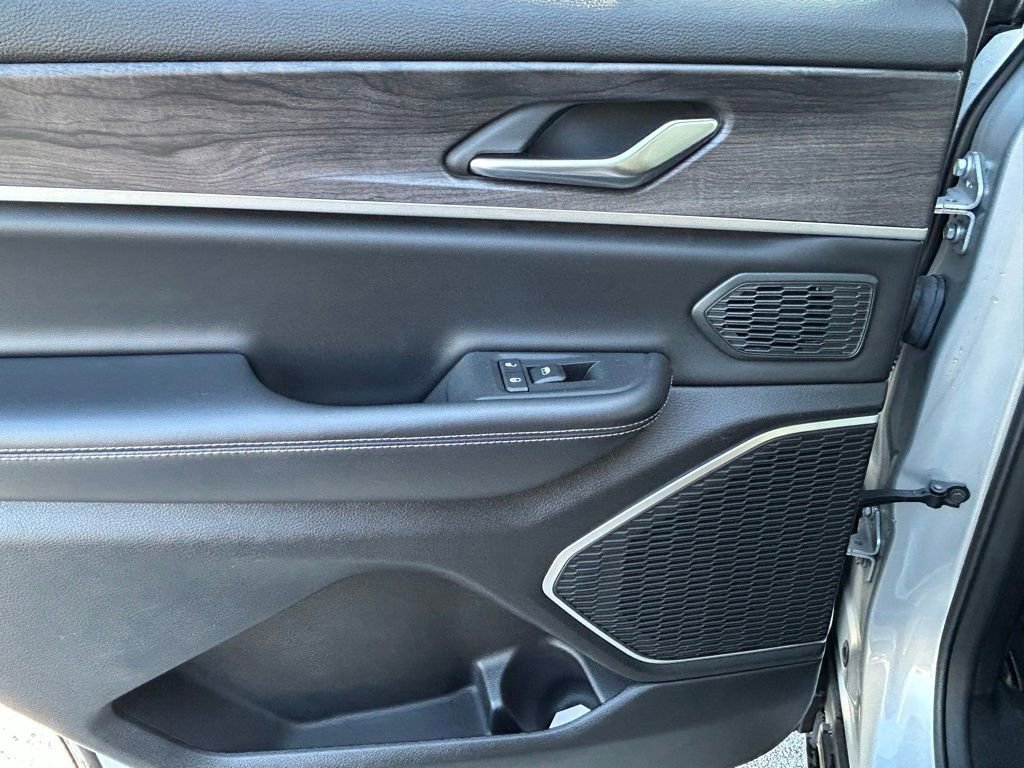 Used 2021 Jeep Grand Cherokee L Limited image 45