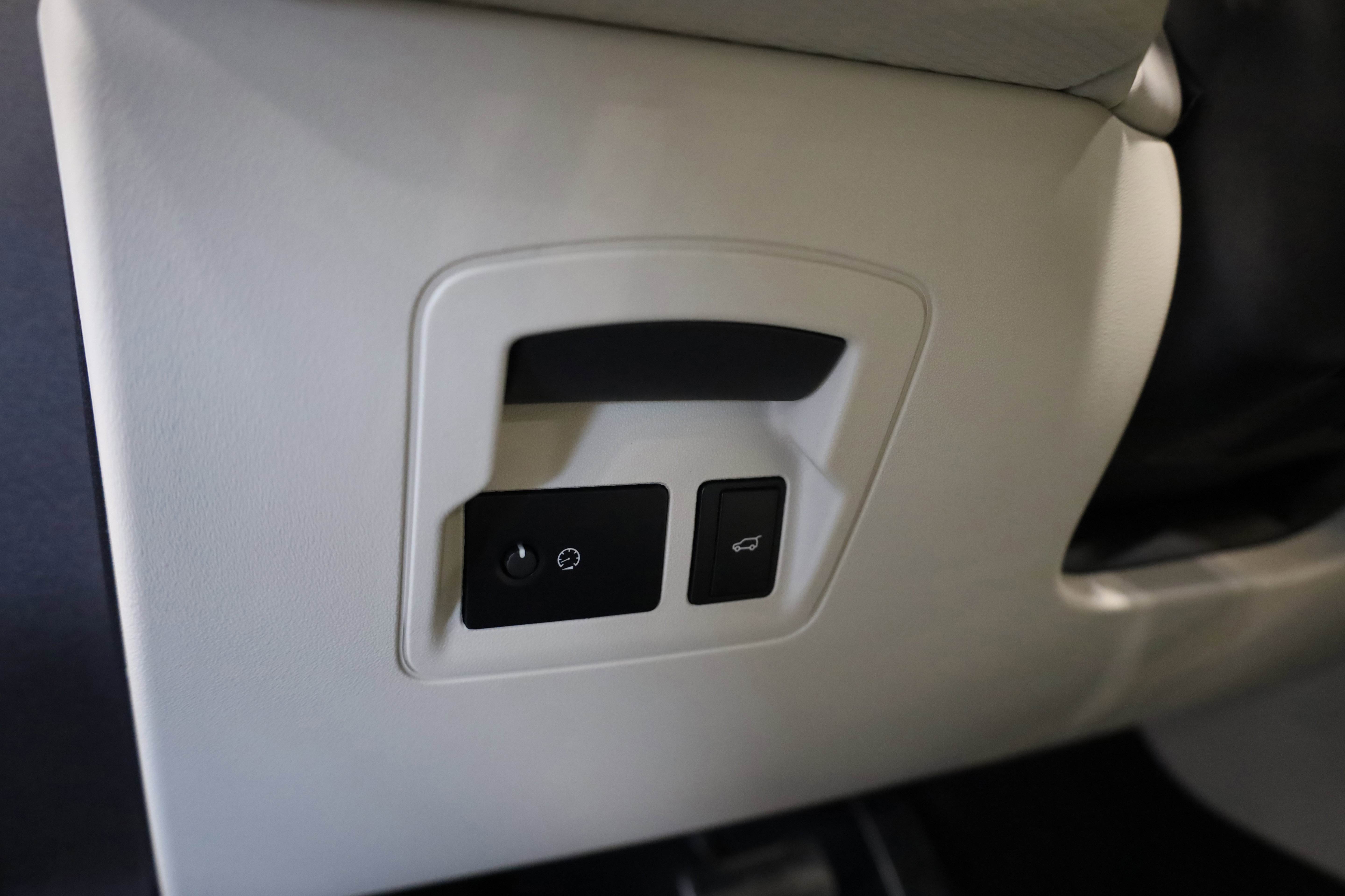 Used 2023 Land Rover Range Rover Velar R-Dynamic S image 19