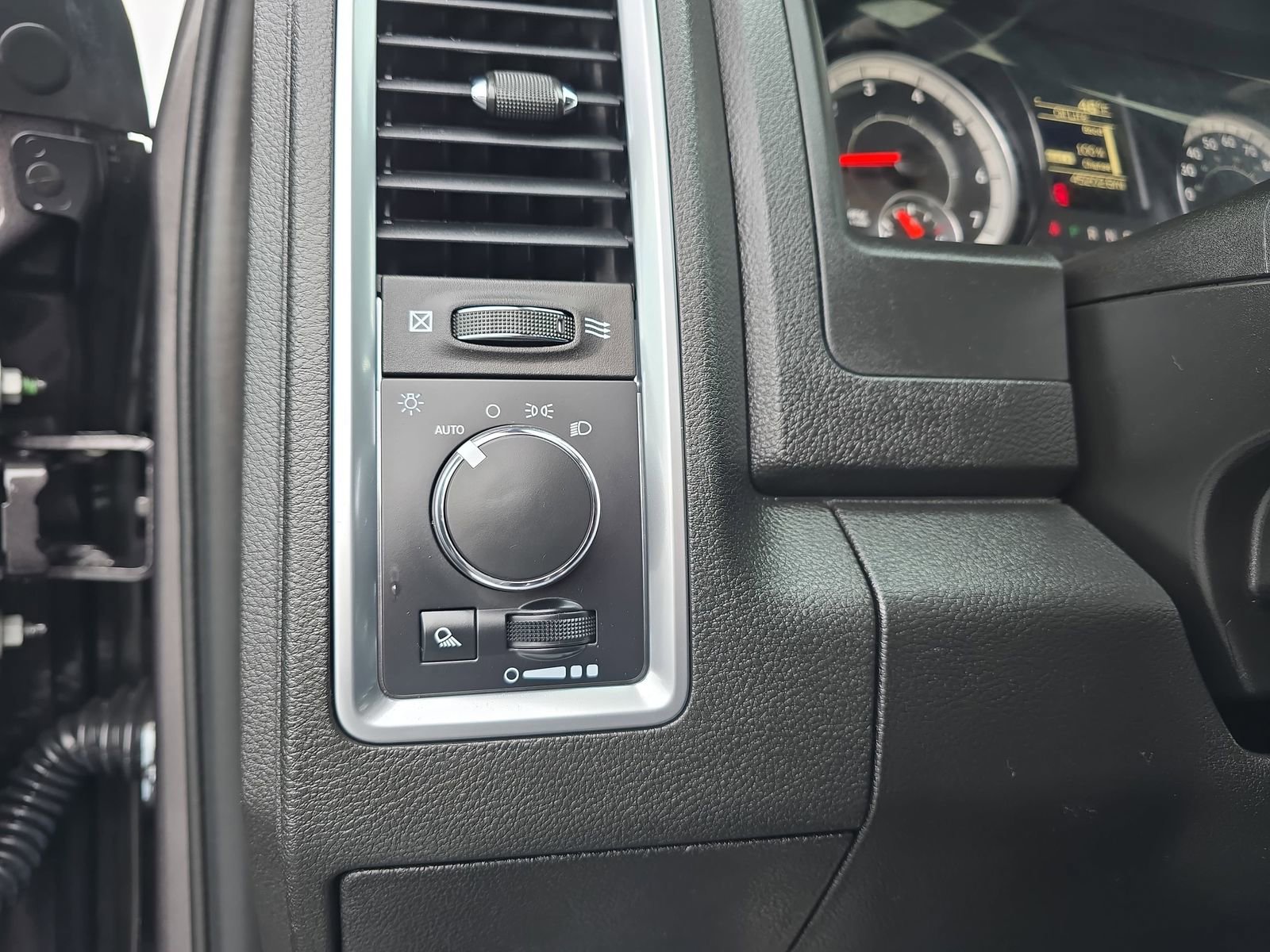 Used 2024 RAM 1500 Classic Warlock image 25