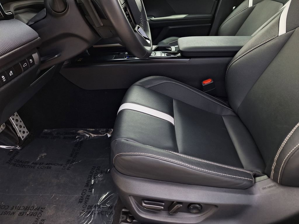 Used 2025 Toyota Camry SE image 10
