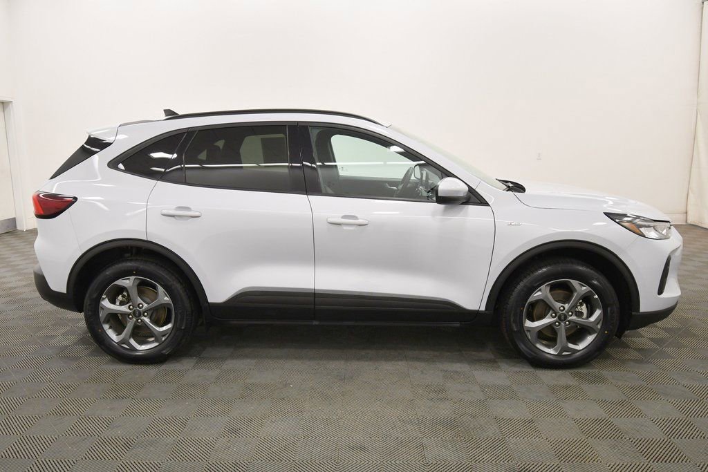 Used 2025 Ford Escape ST-Line Select image 9