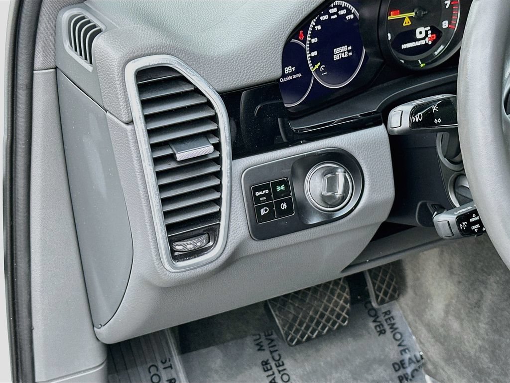 Certified 2020 Porsche Cayenne E-Hybrid AWD/4WD image 11