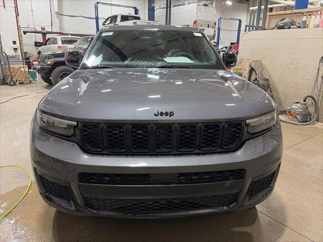 Certified 2024 Jeep Grand Cherokee L Altitude AWD/4WD image 2