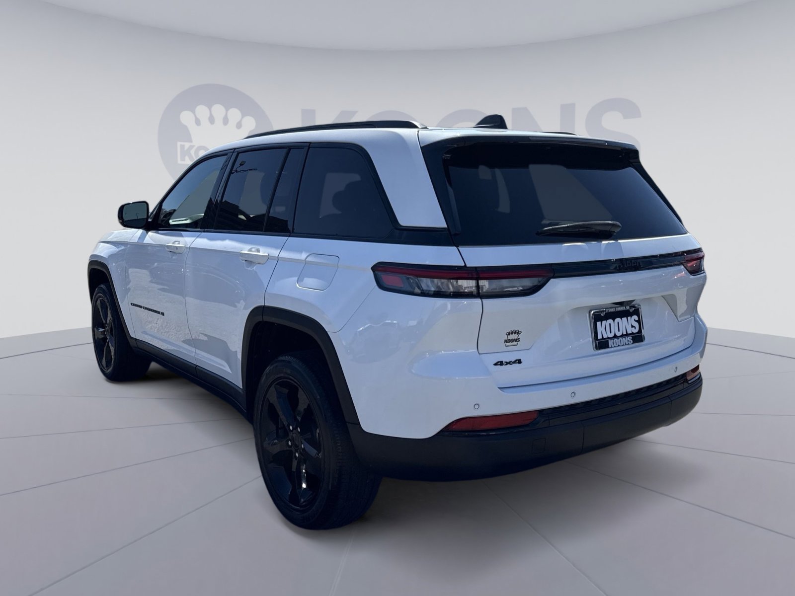 Used 2023 Jeep Grand Cherokee Altitude image 4