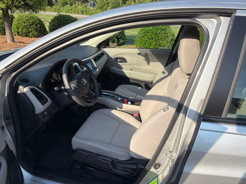Used 2016 Honda HR-V LX image 10