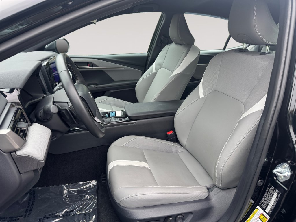 Used 2026 Toyota Camry SE FWD image 9
