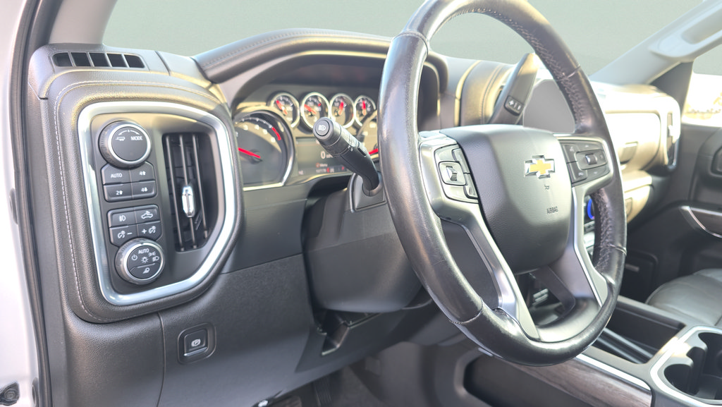 Used 2021 Chevrolet Silverado 1500 LTZ w/ LTZ Premium Package AWD/4WD image 15