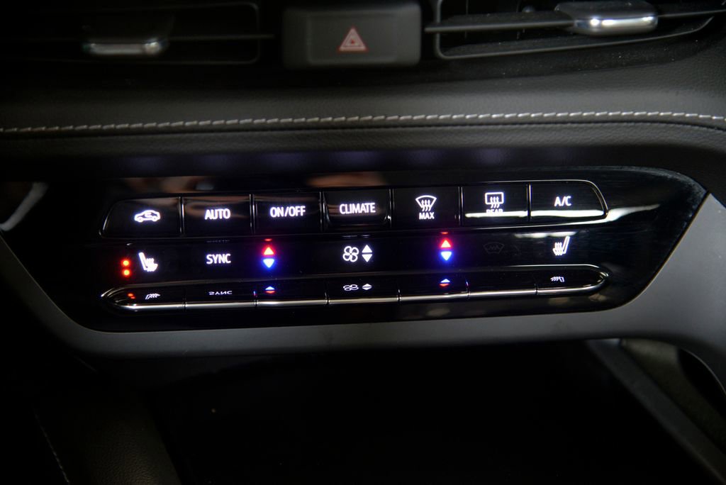 Used 2023 Buick Envision Essence image 24