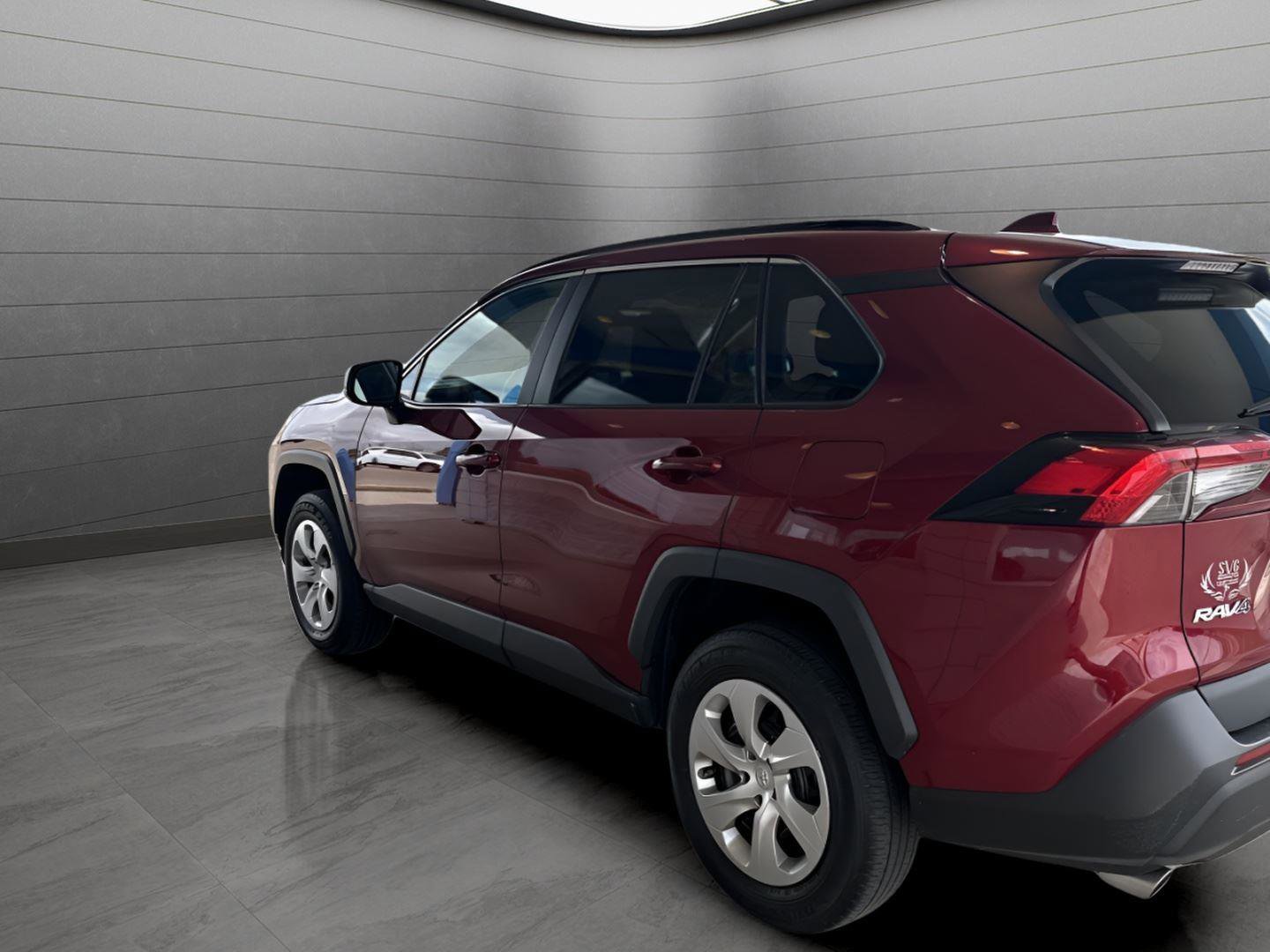 Used 2021 Toyota RAV4 LE image 18