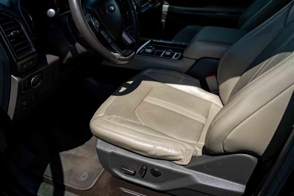 Used 2021 Ford Expedition Limited AWD/4WD image 11