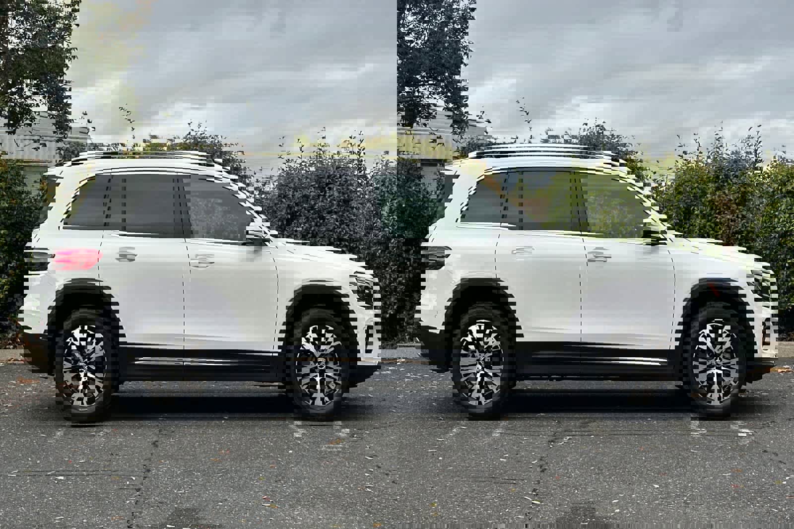 Certified 2025 Mercedes-Benz GLB 250 image 2