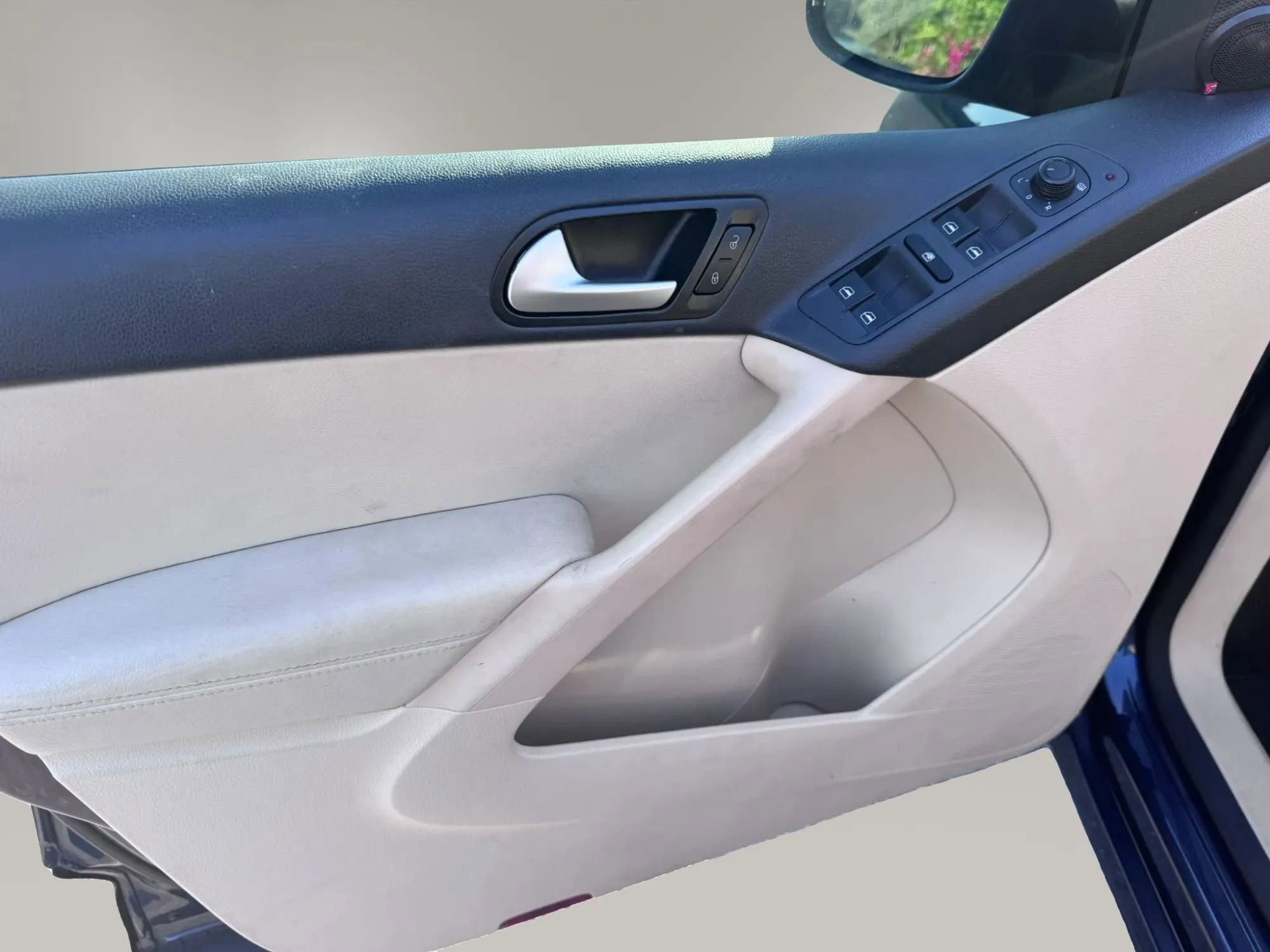 Used 2016 Volkswagen Tiguan S image 17