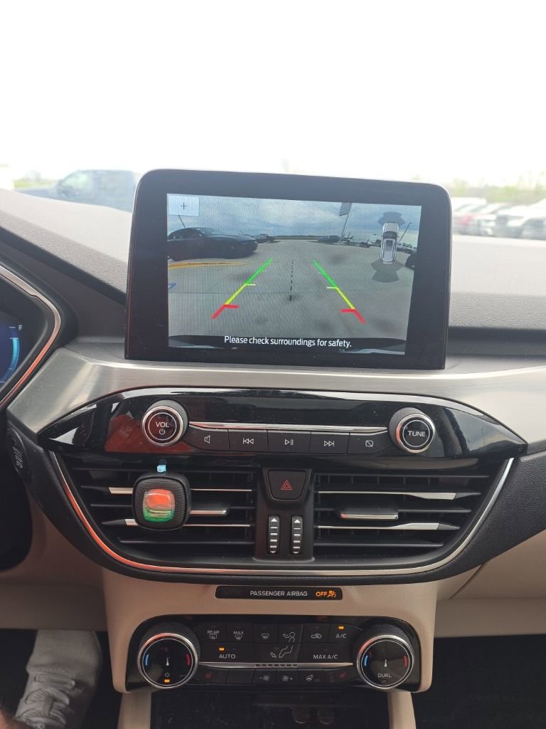 Used 2022 Ford Escape Titanium w/ Class II Trailer Tow Package image 18