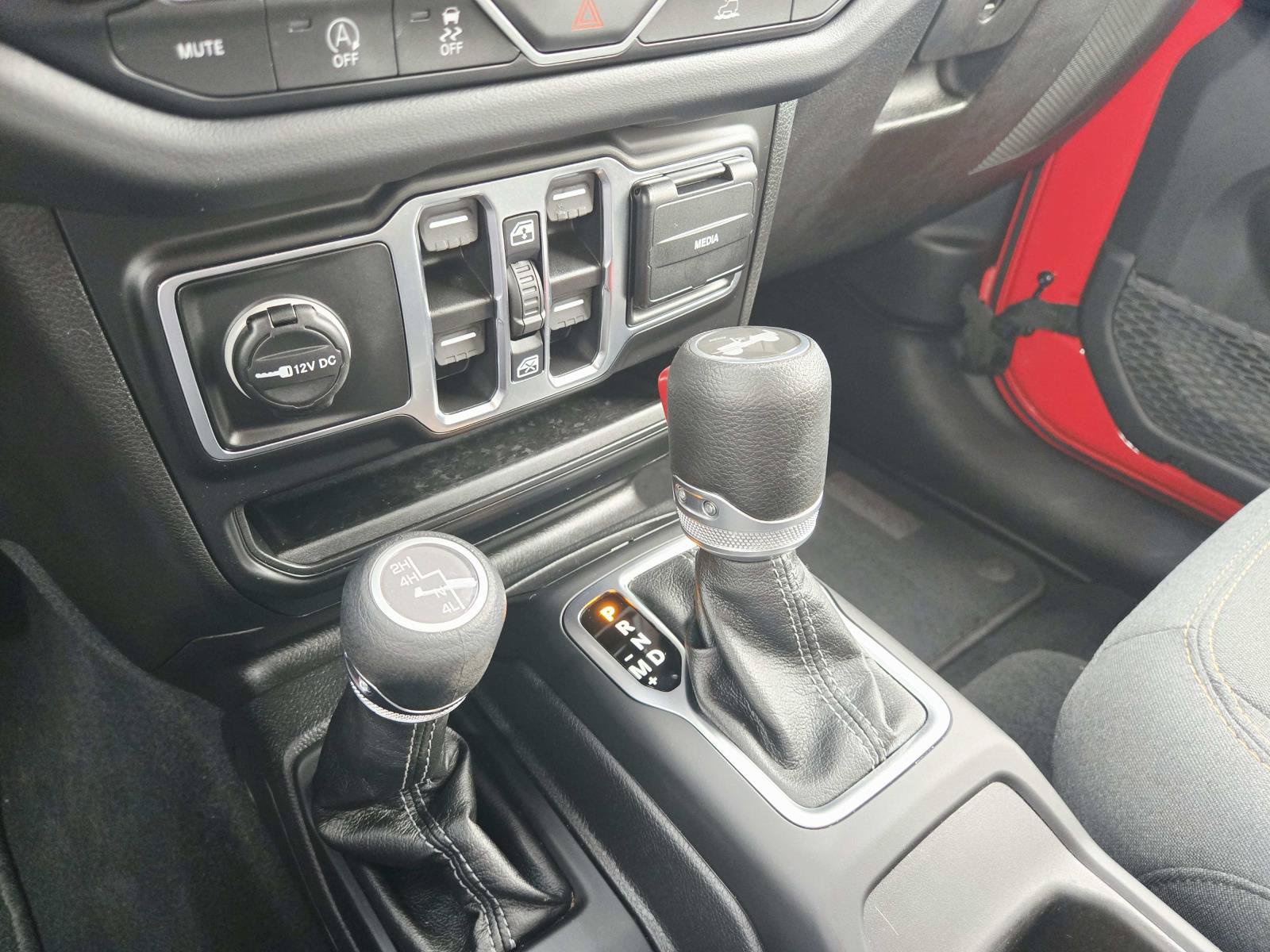 Used 2026 Jeep Wrangler Unlimited Sahara AWD/4WD image 35
