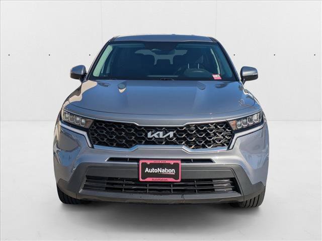 Used 2023 Kia Sorento LX image 2