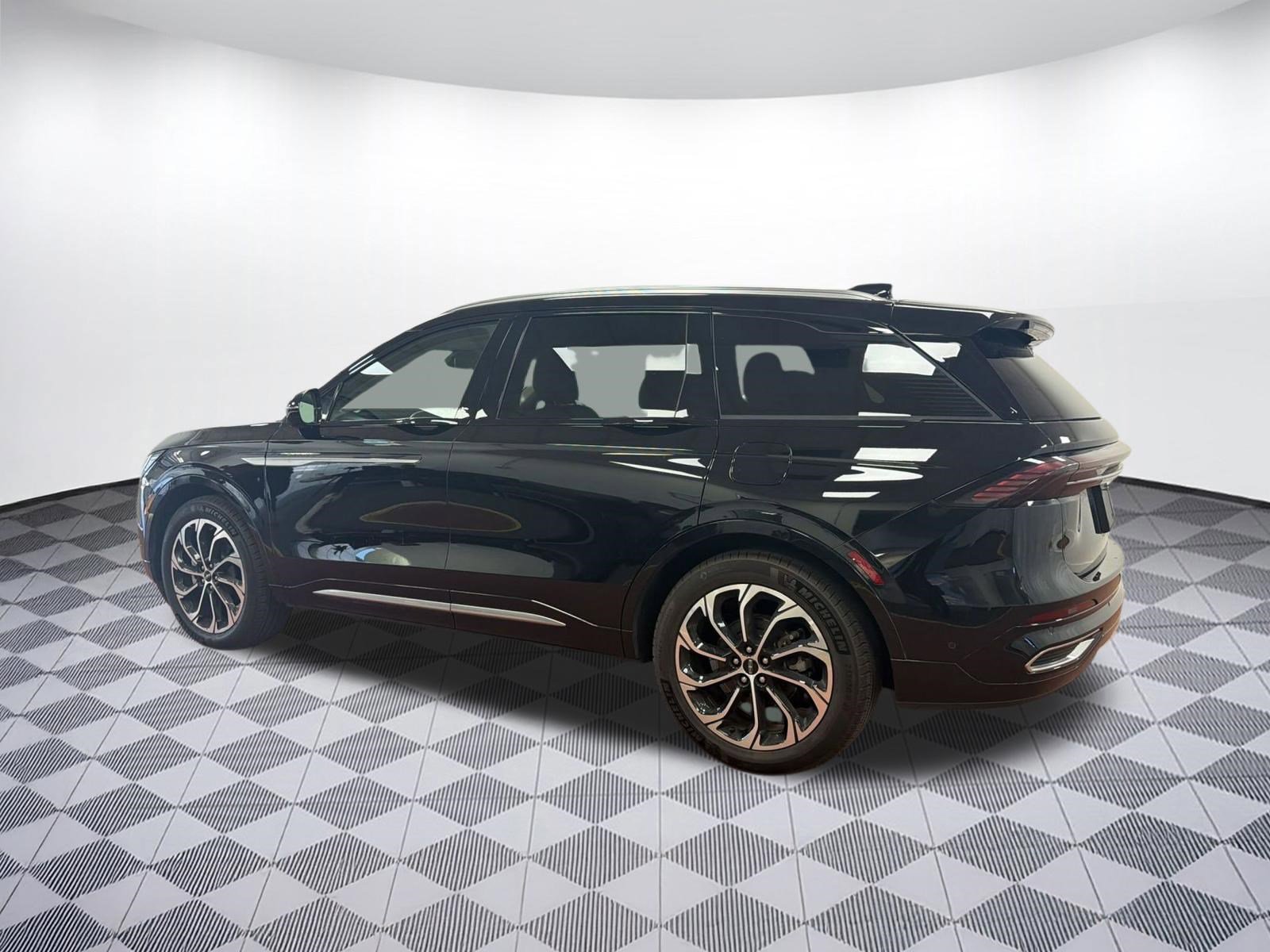 Used 2024 Lincoln Nautilus Reserve w/ Equipment Group 203A image 3