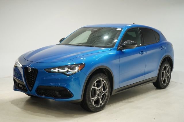 New 2025 Alfa Romeo Stelvio Sprint AWD/4WD image 3
