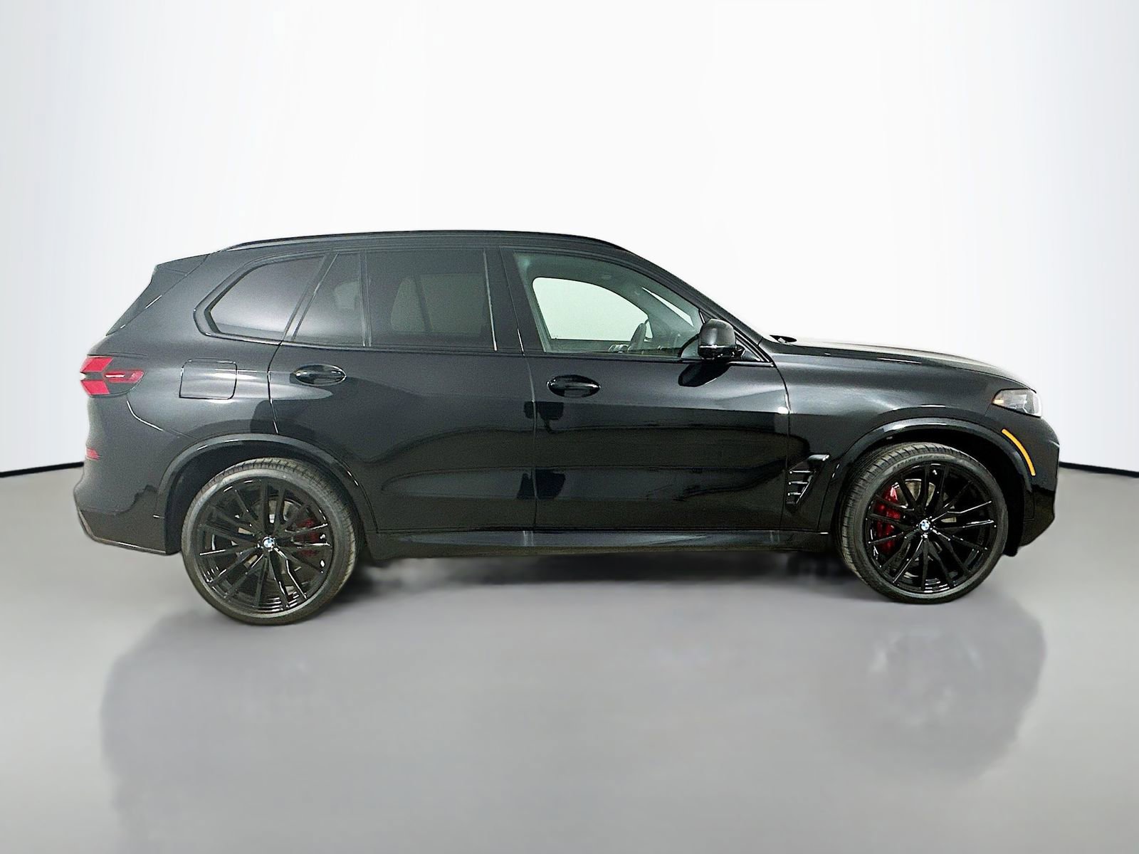 New 2026 BMW X5 xDrive40i w/ M Sport Package AWD/4WD image 4