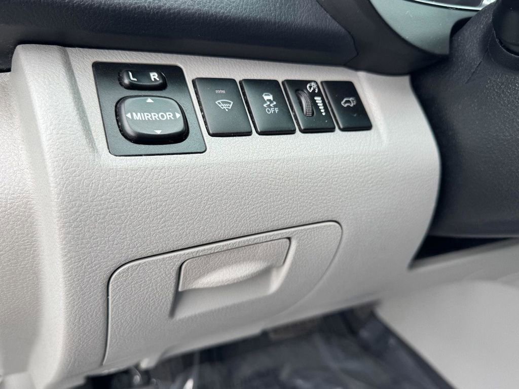 Used 2013 Toyota Highlander SE image 26