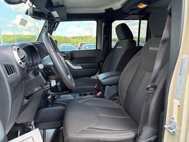 Used 2017 Jeep Wrangler Unlimited Sahara w/ Connectivity Group AWD/4WD image 10