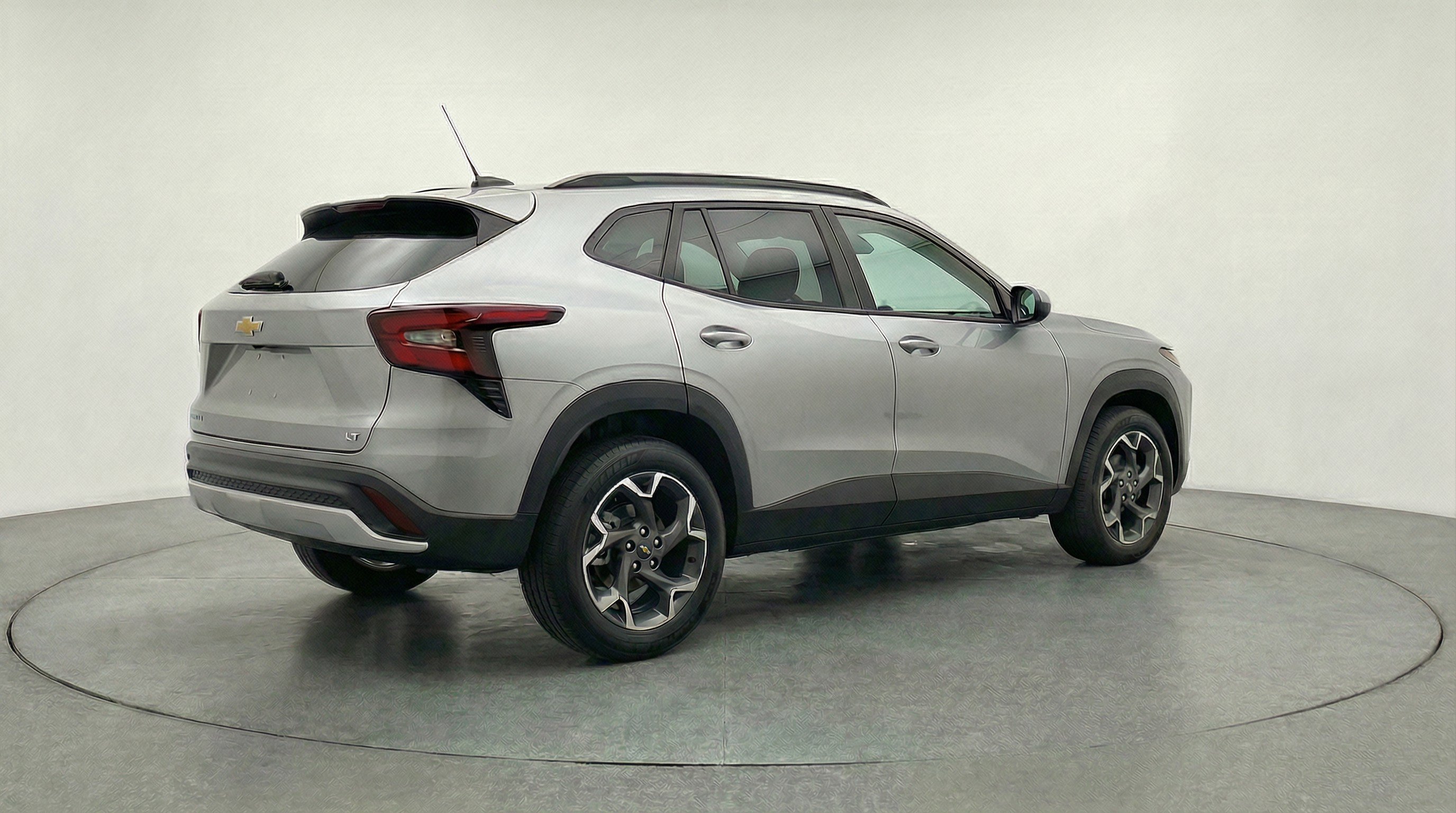 Used 2025 Chevrolet Trax LT image 9