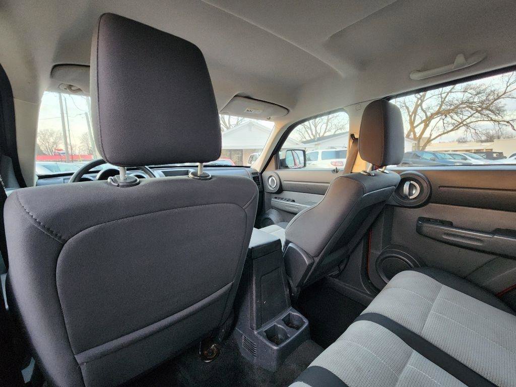 Used 2008 Dodge Nitro SXT image 18