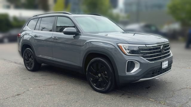 New 2026 Volkswagen Atlas SE FWD image 2