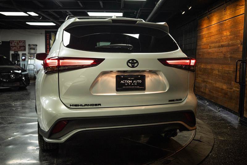 Used 2022 Toyota Highlander XSE AWD/4WD image 6