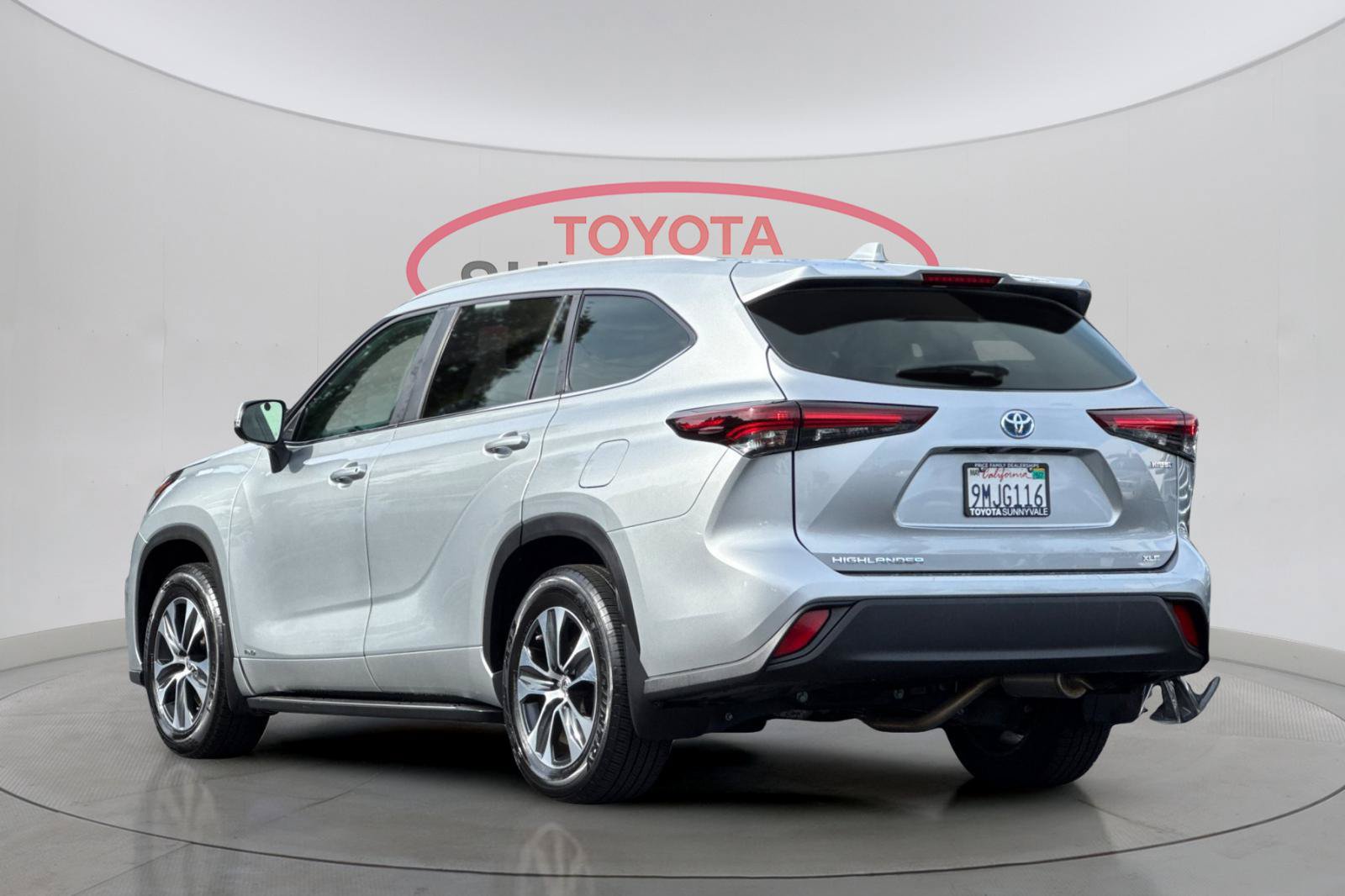 Used 2024 Toyota Highlander XLE AWD/4WD image 7