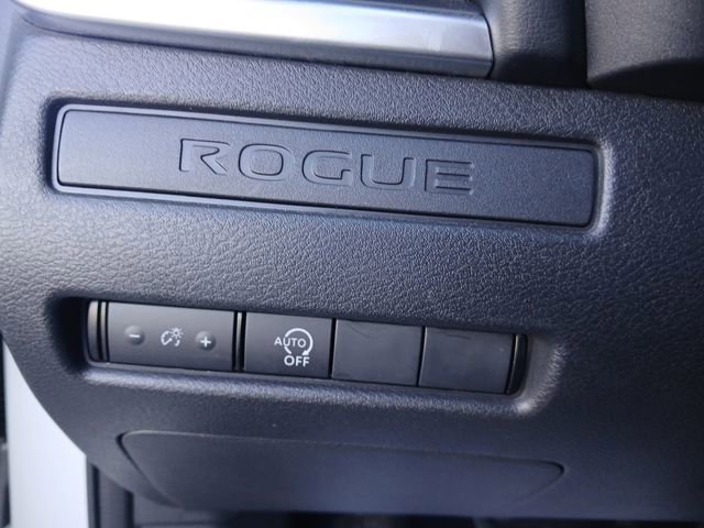 Used 2023 Nissan Rogue S image 18