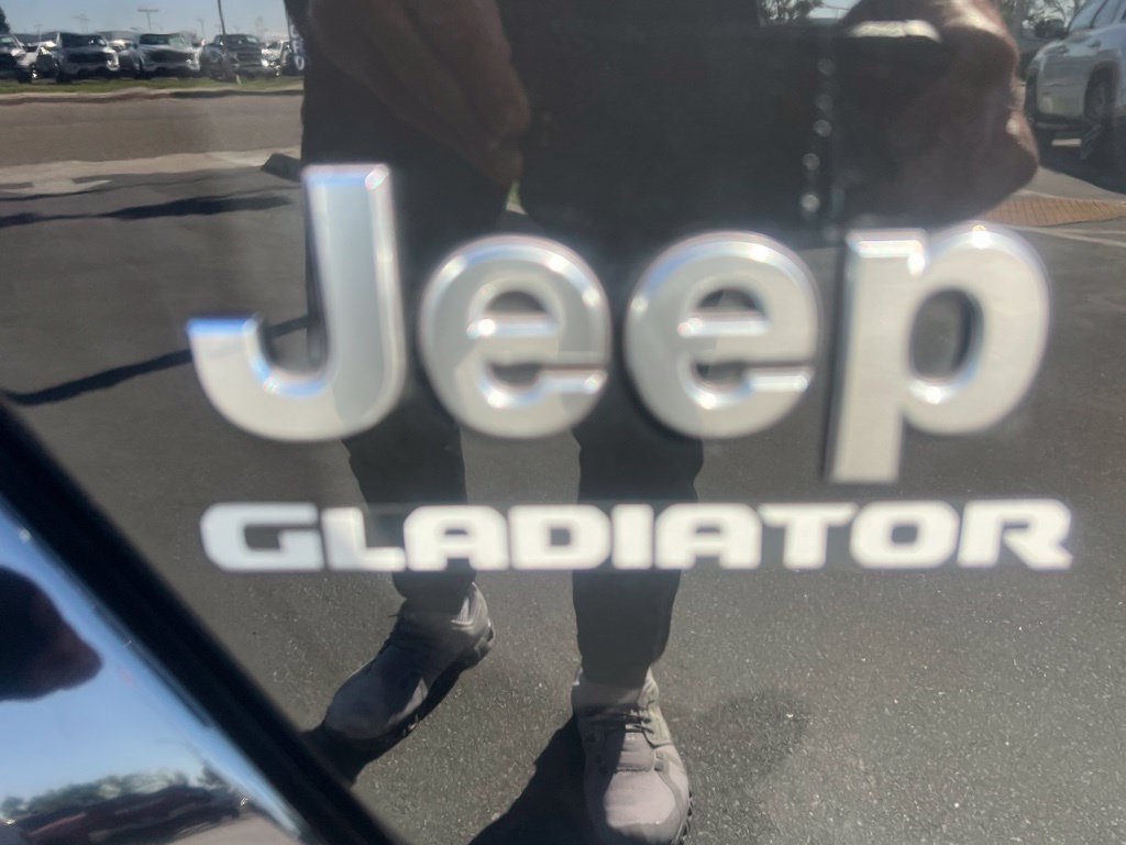 Used 2022 Jeep Gladiator Overland w/ Popular Equipment Package AWD/4WD image 25