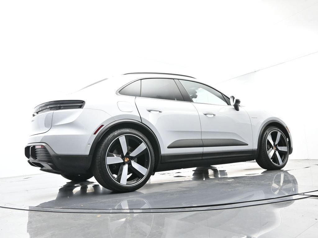 Certified 2025 Porsche Macan Electric image 52