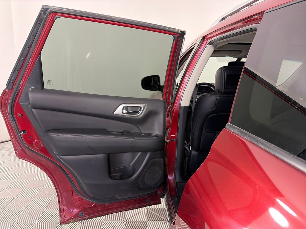 Used 2016 Nissan Pathfinder Platinum w/ Family Entertainment Package AWD/4WD image 12