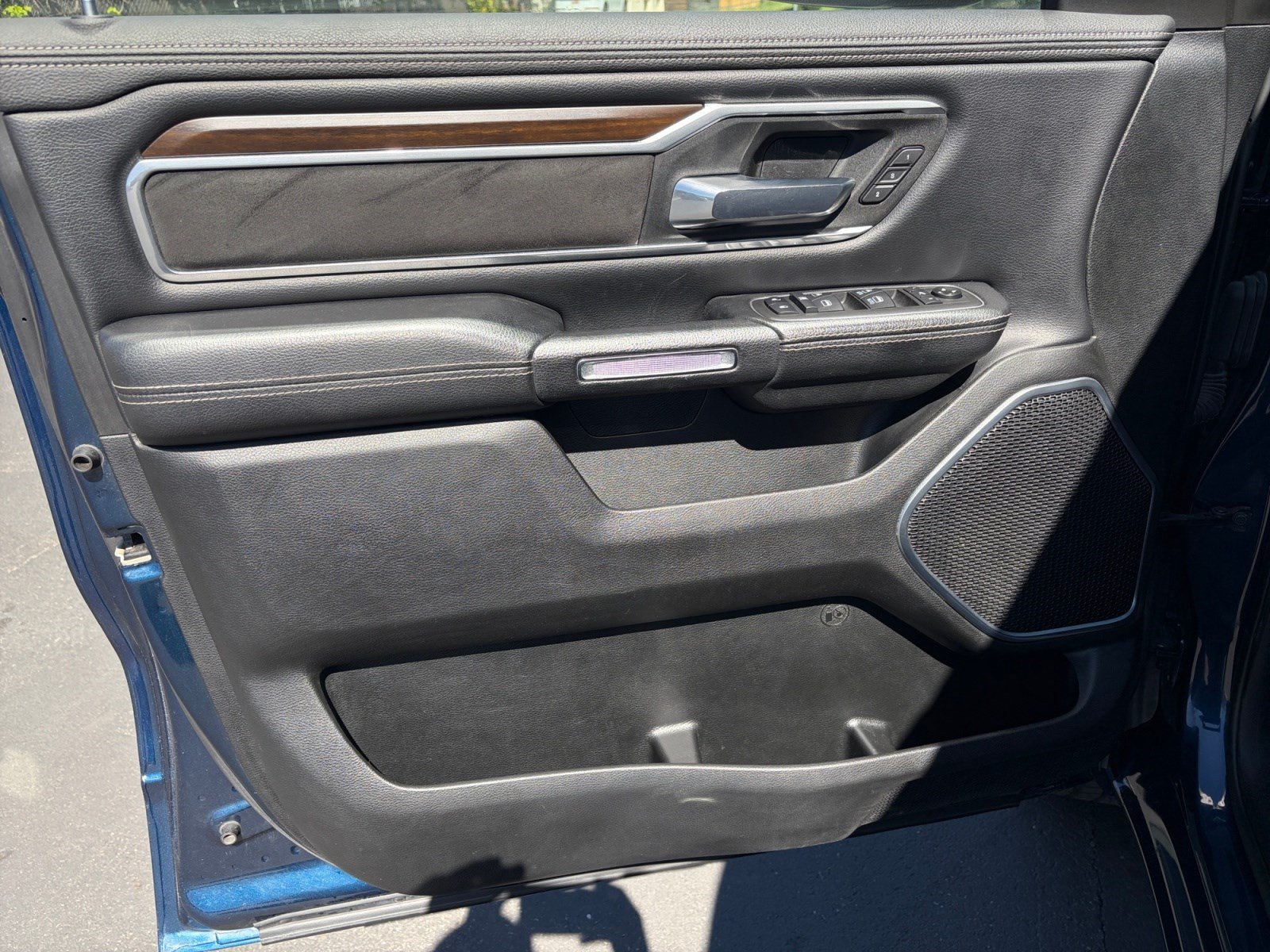 Used 2021 RAM 1500 Laramie AWD/4WD image 9