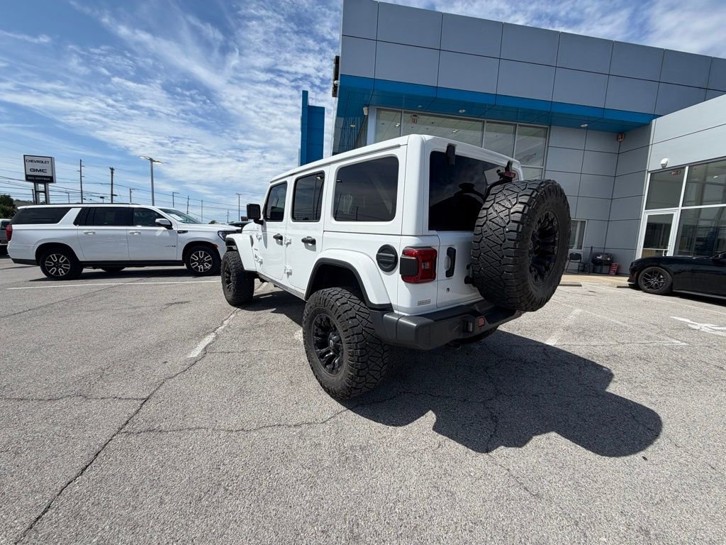 Used 2018 Jeep Wrangler Unlimited Sahara AWD/4WD image 3