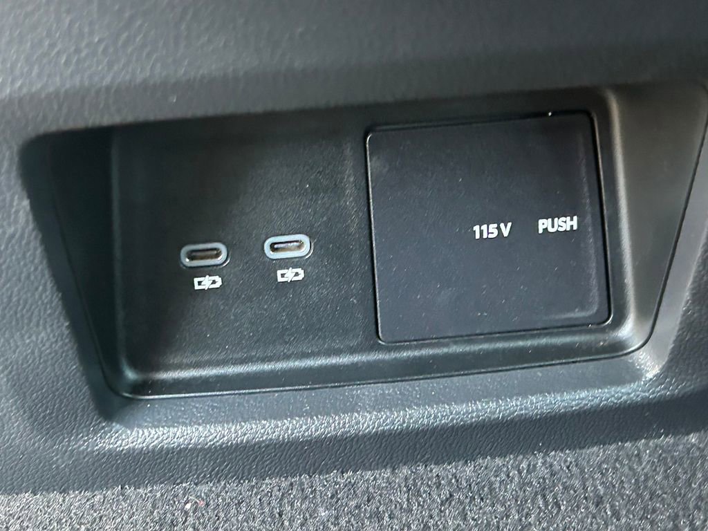 Used 2025 Volkswagen Atlas Cross Sport SE image 22