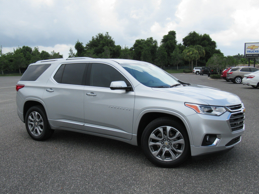 Used 2020 Chevrolet Traverse Premier FWD image 2