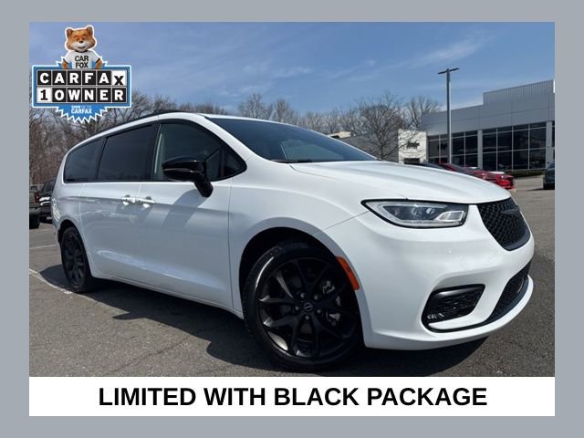 Used 2025 Chrysler Pacifica Limited image 1