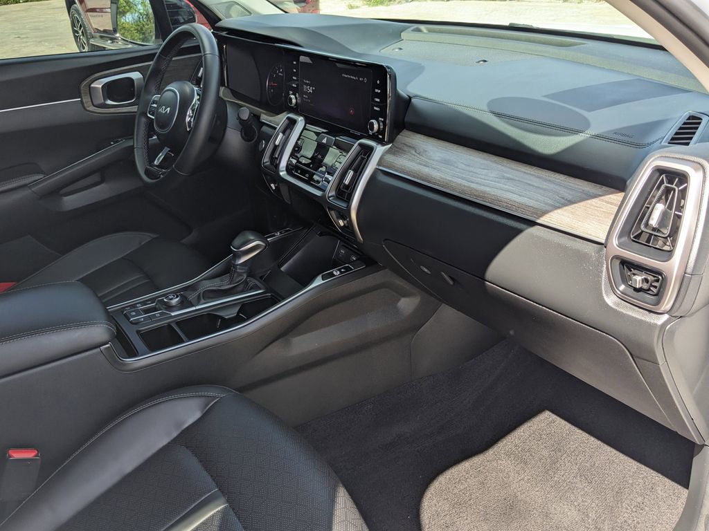 Certified 2023 Kia Sorento EX w/ Panoramic Sunroof Package image 15