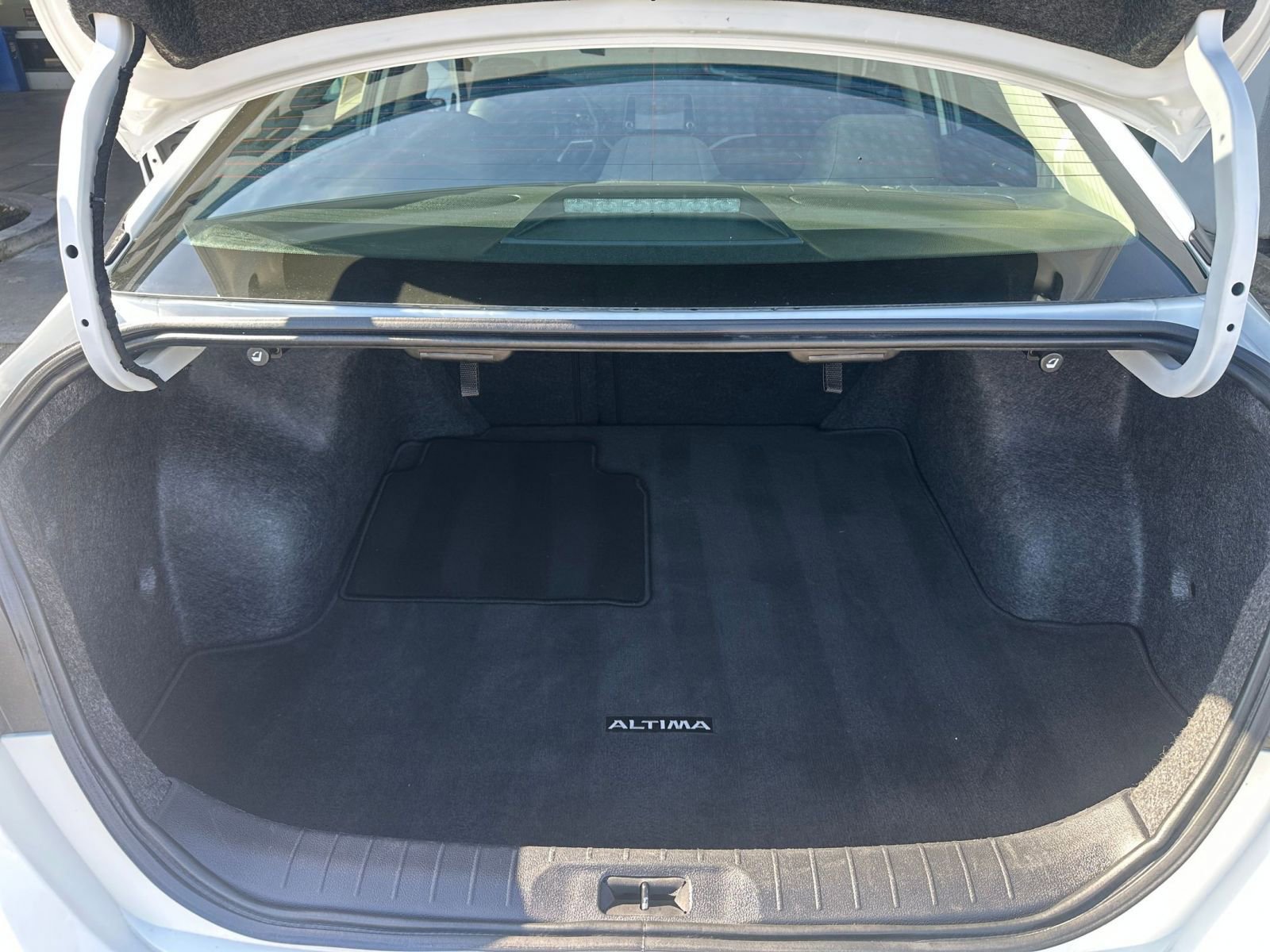 Used 2025 Nissan Altima 2.5 SV image 32