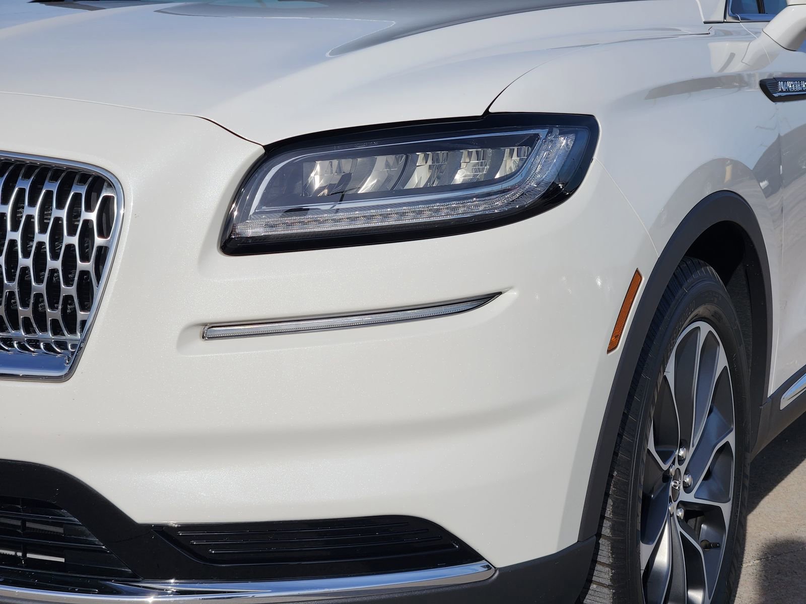 Used 2023 Lincoln Nautilus Reserve image 10