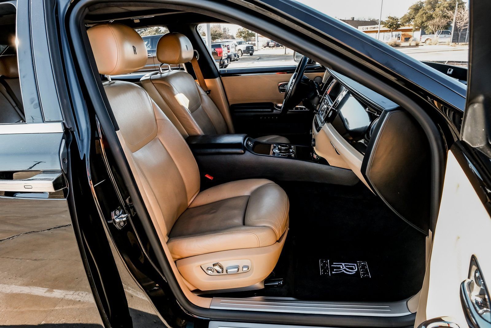 Used 2015 Rolls-Royce Ghost RWD image 39