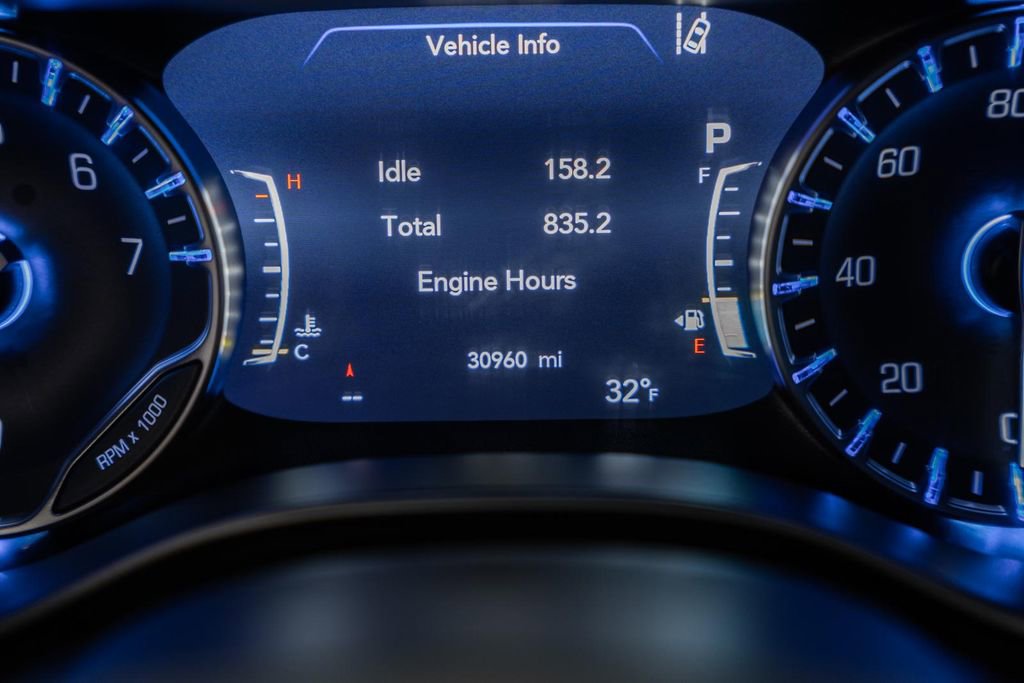 Used 2025 Chrysler Pacifica Select image 45