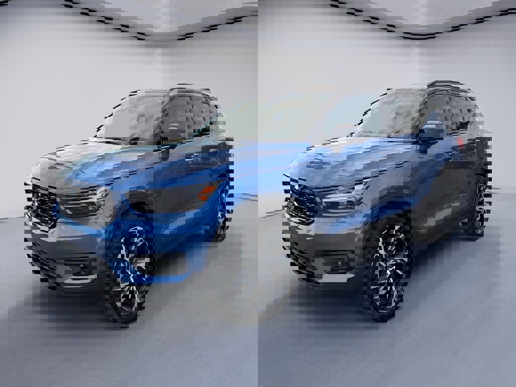 Used 2021 Volvo XC40 T4 R-Design w/ Advanced Package