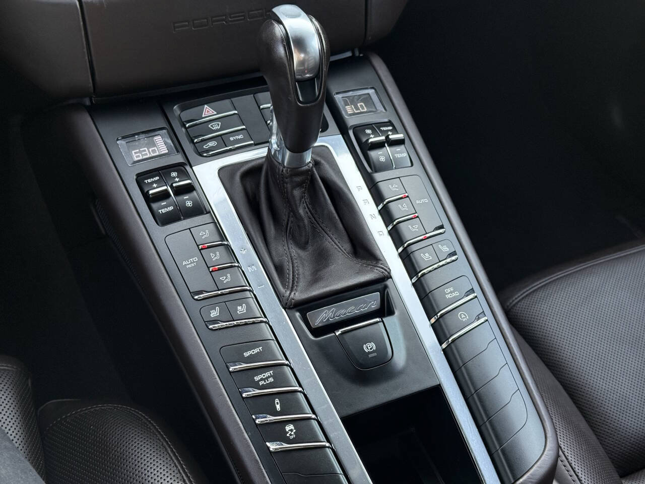 Used 2015 Porsche Macan Turbo AWD/4WD image 30
