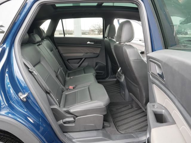 Certified 2023 Volkswagen Atlas Cross Sport SEL R-Line image 19