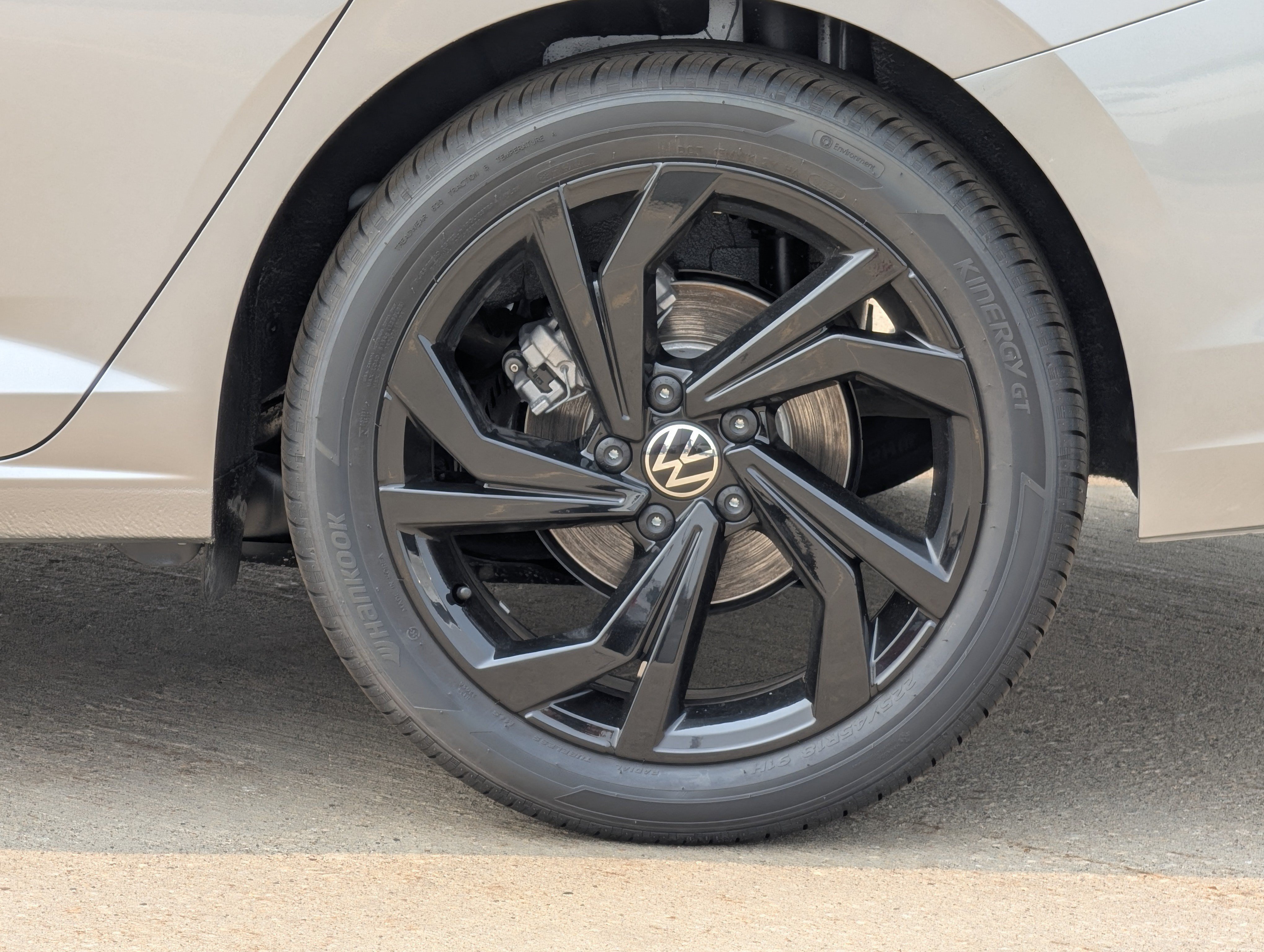 New 2026 Volkswagen Jetta SE FWD image 3