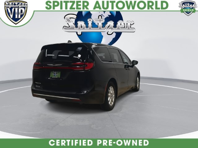 Used 2024 Chrysler Pacifica Touring-L FWD image 15