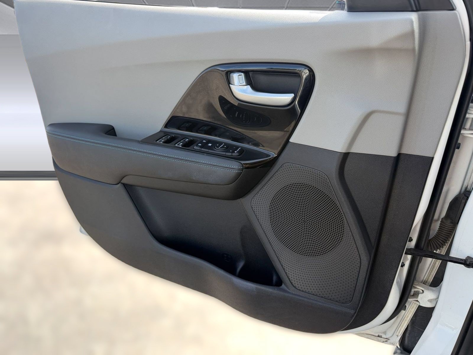 Used 2019 Kia Niro EX FWD image 13